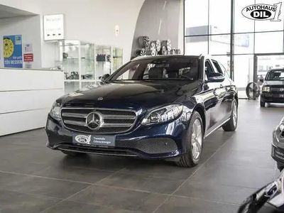 Gebraucht Mercedes E220 AMG line 194 PS (142 kW) 2018 Blau (cavansitblau) Kombi