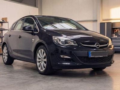 Schwarz Gebraucht 2013 Opel Astra Edition Limousine | 6.490 € (Fairer Preis)