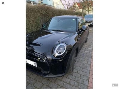 Schwarz Gebraucht 2021 Mini Cooper SE Essential Kleinwagen | 19.500 € (Teuer)