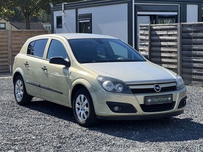 Gebraucht Opel Astra 105 PS (77 kW) 2004 Gold Limousine