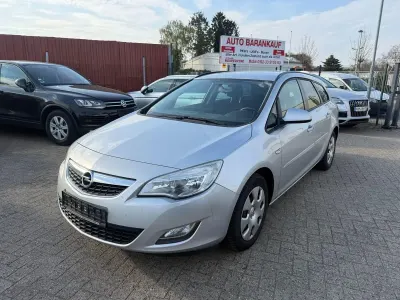 Gebraucht Opel Astra Design Edition 95 PS (69 kW) 2011 Silber Kombi