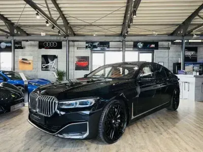 Gebraucht BMW 750 Shadowline 530 PS (389 kW) 2021 Black sapphire metallic Limousine