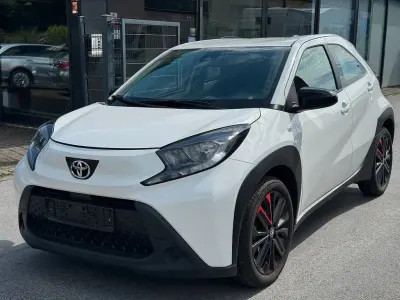 Gebraucht Toyota Aygo X X-play 72 PS (52 kW) 2023 Weiß SUV