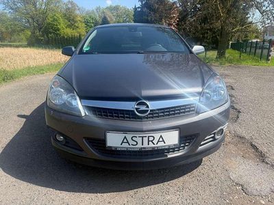 Usata Opel Astra GTC Selection 116 CV (85 kW) 2009 Grigio Berlina