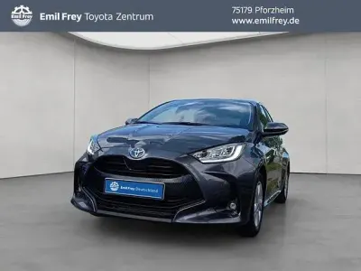 Gebraucht Toyota Yaris Hybrid Basis 116 PS (85 kW) 2022 Marlingrau metallic