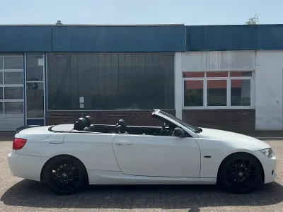 Gebraucht BMW 318 Cabriolet M Sport 143 PS (105 kW) 2011 Weiß Cabrio