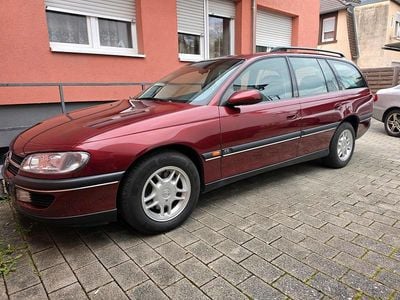 Second-hand Opel Omega 140 CP (102 kW) 1997 Andere farben Berlinǎ