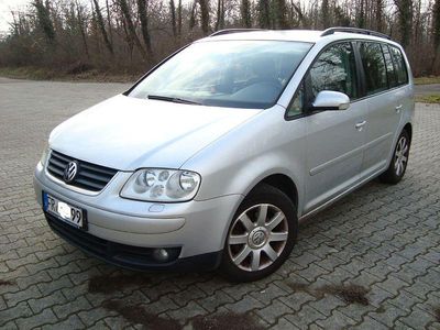 Second-hand VW Touran Trendline 116 CP (85 kW) 2005 Argintiu Monovolum