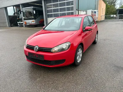 Gebraucht VW Golf VI Trendline 80 PS (58 kW) 2009 Rot Kleinwagen