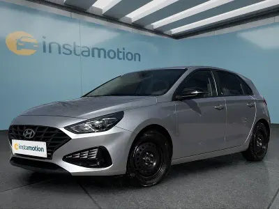 Gebraucht Hyundai i30 120 PS (88 kW) 2022 Silber Kleinwagen