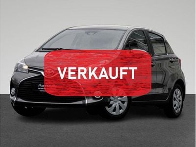 Grau Gebraucht 2017 Toyota Yaris Edition-S Limousine | 11.290 € (Fairer Preis)