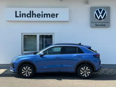 Neu VW T-Roc Life 150 PS (110 kW) 2026 Celestial blue metallic SUV
