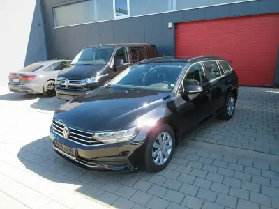 Gebraucht VW Passat Basis 120 PS (88 kW) 2019 Schwarz Kombi