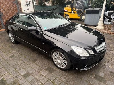 Schwarz Gebraucht 2009 Mercedes E350 Avantgarde Coupé | 8.990 € (Superpreis)