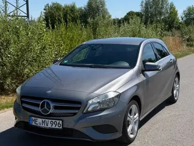 Gebraucht Mercedes A180 122 PS (89 kW) 2014 Grau Kleinwagen