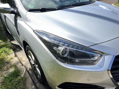 Gebraucht Hyundai i40 Premium 116 PS (85 kW) 2016 Silber Kombi