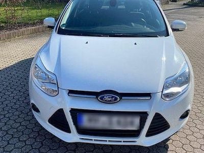 Gebraucht Ford Focus Ambiente 101 PS (74 kW) 2013 Weiß Limousine