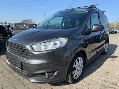 Gebraucht Ford Tourneo Courier Titanium 95 PS (69 kW) 2016 Van / Kleinbus