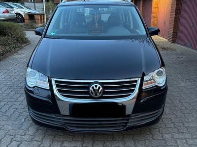 Second-hand VW Touran Trendline 140 CP (102 kW) 2009 Negru Monovolum