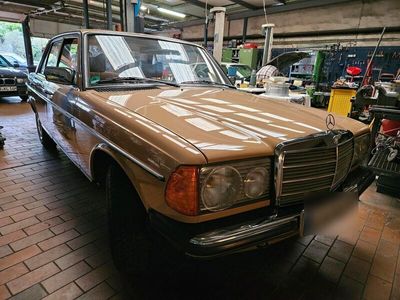 gebraucht Mercedes 200 W123 ungeschweist Original Zustand