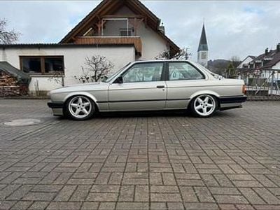 Gebraucht BMW 320 129 PS (94 kW) 1988 Coupé
