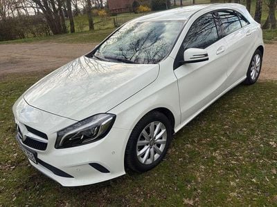 Gebraucht Mercedes A180 122 PS (89 kW) 2016 Limousine