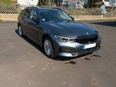 Gebraucht BMW 320e Efficient Dynamics 163 PS (119 kW) 2022 Grau Kombi