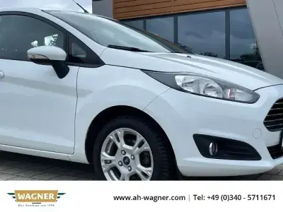 Gebraucht Ford Fiesta Trend 82 PS (60 kW) 2013 Weiß Kleinwagen