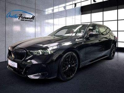 Gebraucht BMW 520 M Sport 197 PS (144 kW) 2024 Black sapphire metallic (metallic) Kombi