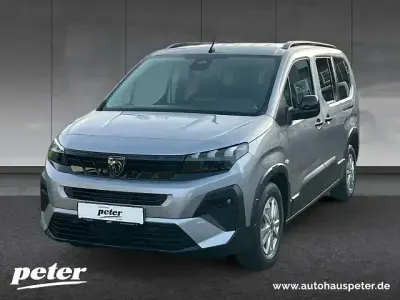 Neu Peugeot Rifter Allure 131 PS (96 kW) 2025 Silber Van / Kleinbus