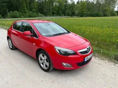 Gebraucht Opel Astra Sport 140 PS (102 kW) 2011 Rot Limousine