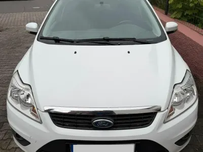 Gebraucht Ford Focus 101 PS (74 kW) 2011 Weiß Kleinwagen