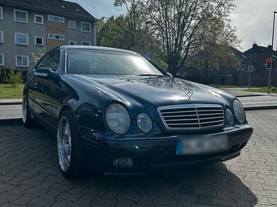 Second-hand Mercedes CLK320 218 CP (160 kW) 2000 Albastru Coupe