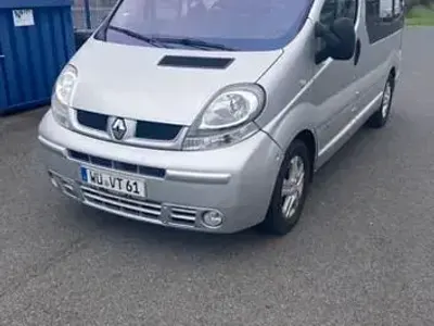 Używany Renault Trafic 135 KM (99 kW) 2006 Srebrny Minivan