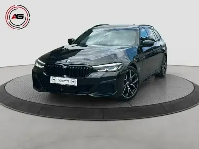 Gebraucht BMW 520 M Sport 190 PS (139 kW) 2023 Schwarz Limousine