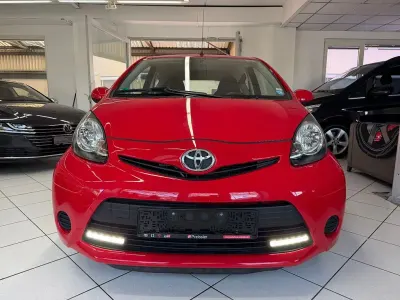 Używany Toyota Aygo Cool 68 KM (50 kW) 2012 Czerwony Hatchback