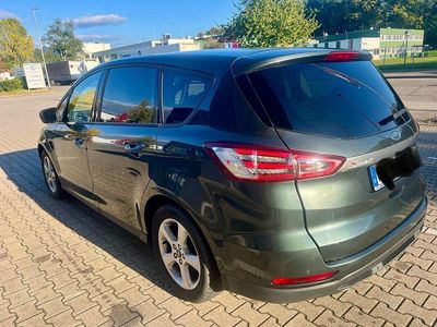 Grau Gebraucht 2016 Ford S-MAX S Van / Kleinbus | 8.500 € (Guter Preis)