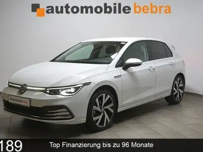 Gebraucht VW Golf VIII Style 150 PS (110 kW) 2024 Pure white Limousine