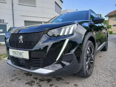 Gebraucht Peugeot e-2008 GT 100 kW (136 PS) 2022 Schwarz perla nera SUV