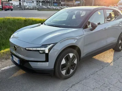 Gebraucht Volvo EX30 Plus 75 kW (102 PS) 2025 Grau SUV