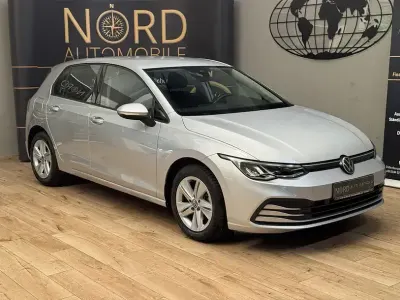 Gebraucht VW Golf VIII Life 110 PS (80 kW) 2023 Reflexsilber metallic (metallic) Limousine