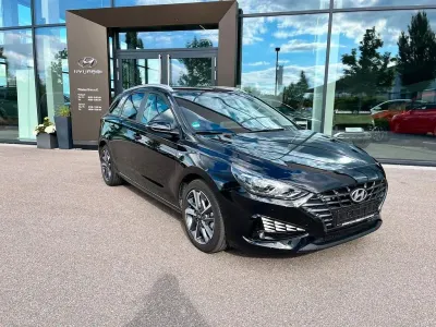 Gebraucht Hyundai i30 Trend 120 PS (88 kW) 2023 Schwarz Kombi