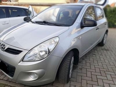 Gebraucht Hyundai i20 86 PS (63 kW) 2012 Silber Kleinwagen