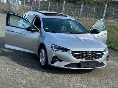 Second-hand Opel Insignia Elegance 174 CP (127 kW) 2021 Argintiu Break