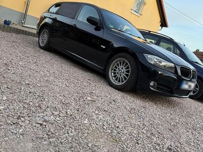 Gebraucht BMW 320 170 PS (125 kW) 2011 Schwarz Kombi