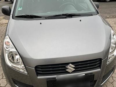 Grau Gebraucht 2009 Suzuki Splash Kleinwagen | 2.300 €