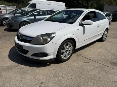 Gebraucht Opel Astra GTC Innovation 90 PS (66 kW) 2008 Casabl/arctic/eisweiss/kaolin Coupé