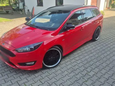 Gebraucht Ford Focus ST-Line 140 PS (102 kW) 2018 Rot Kombi