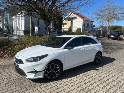 Gebraucht Kia Ceed 101 PS (74 kW) 2025 Weiß Kleinwagen