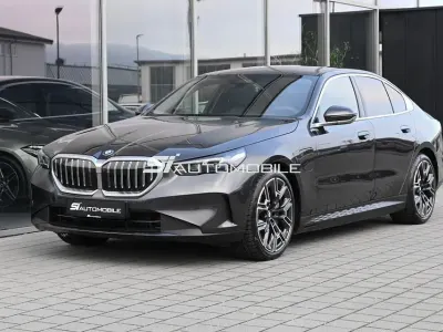Gebraucht BMW 550e Performance 489 PS (359 kW) 2024 Sophistograu brillanteffekt Limousine